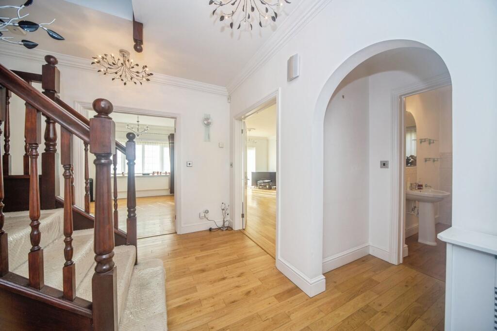 Bush House, Botley Road, Fair Oak, Eastleigh, Hampshire SO50 7AN